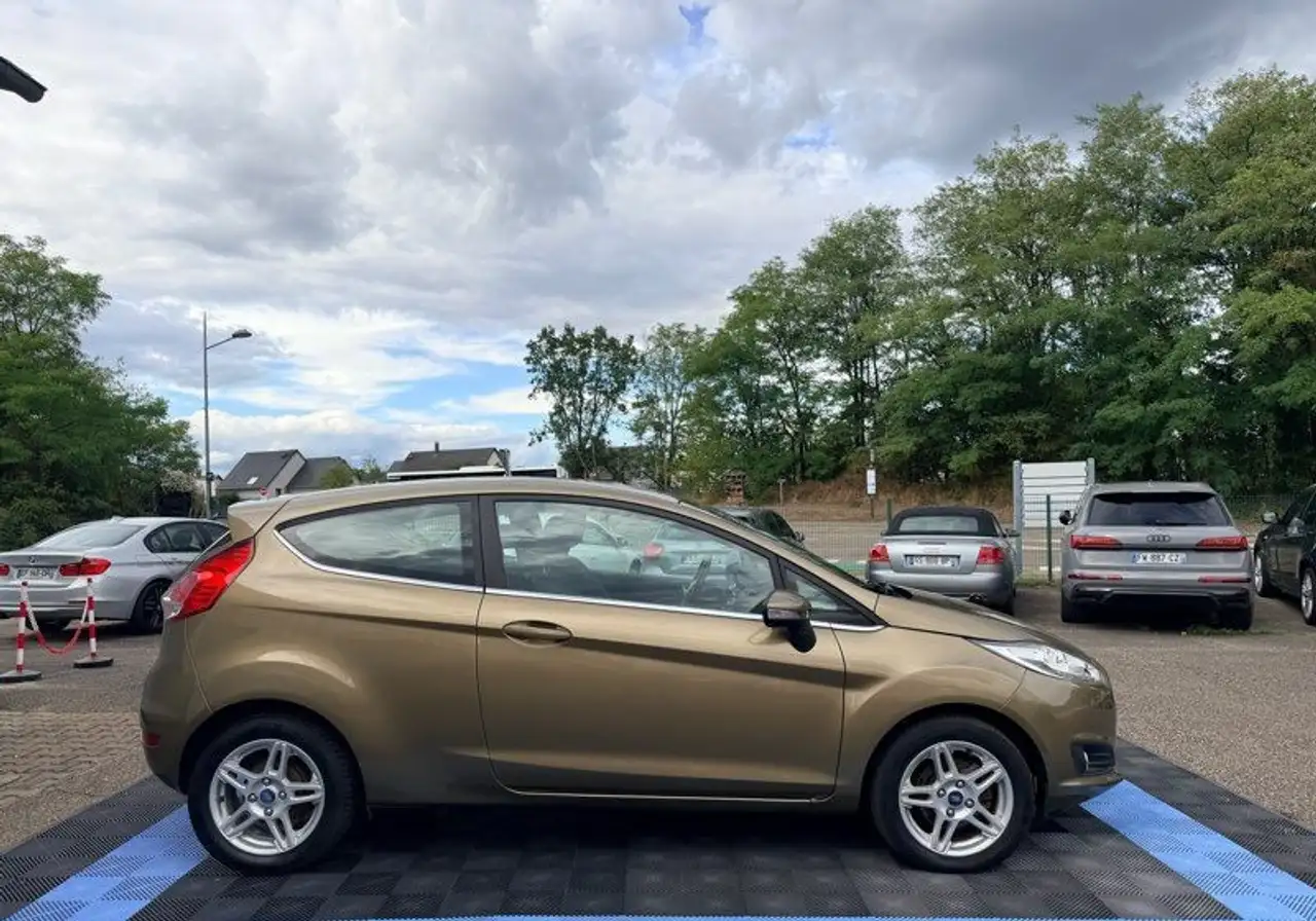 Ford Fiesta 3 portes — photo 4