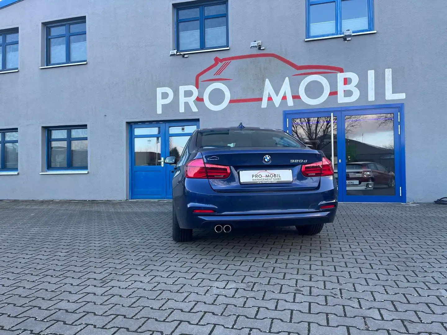 BMW 320 320 d Advantage Blauw - 2