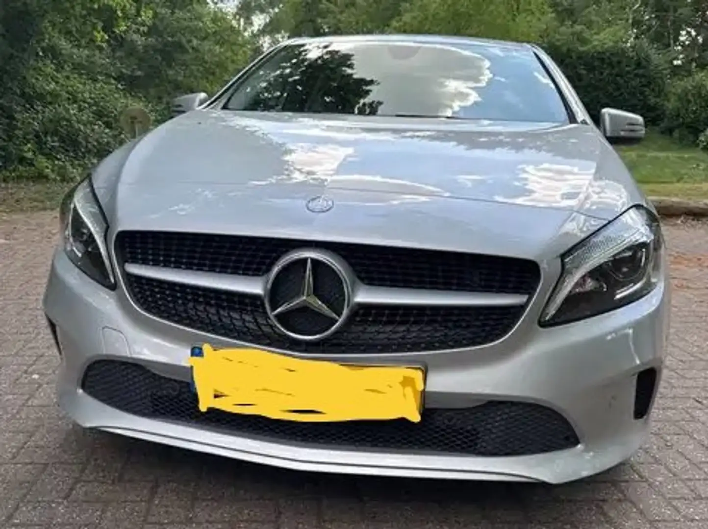 Mercedes-Benz A 180 A 180 d Urban Argent - 1