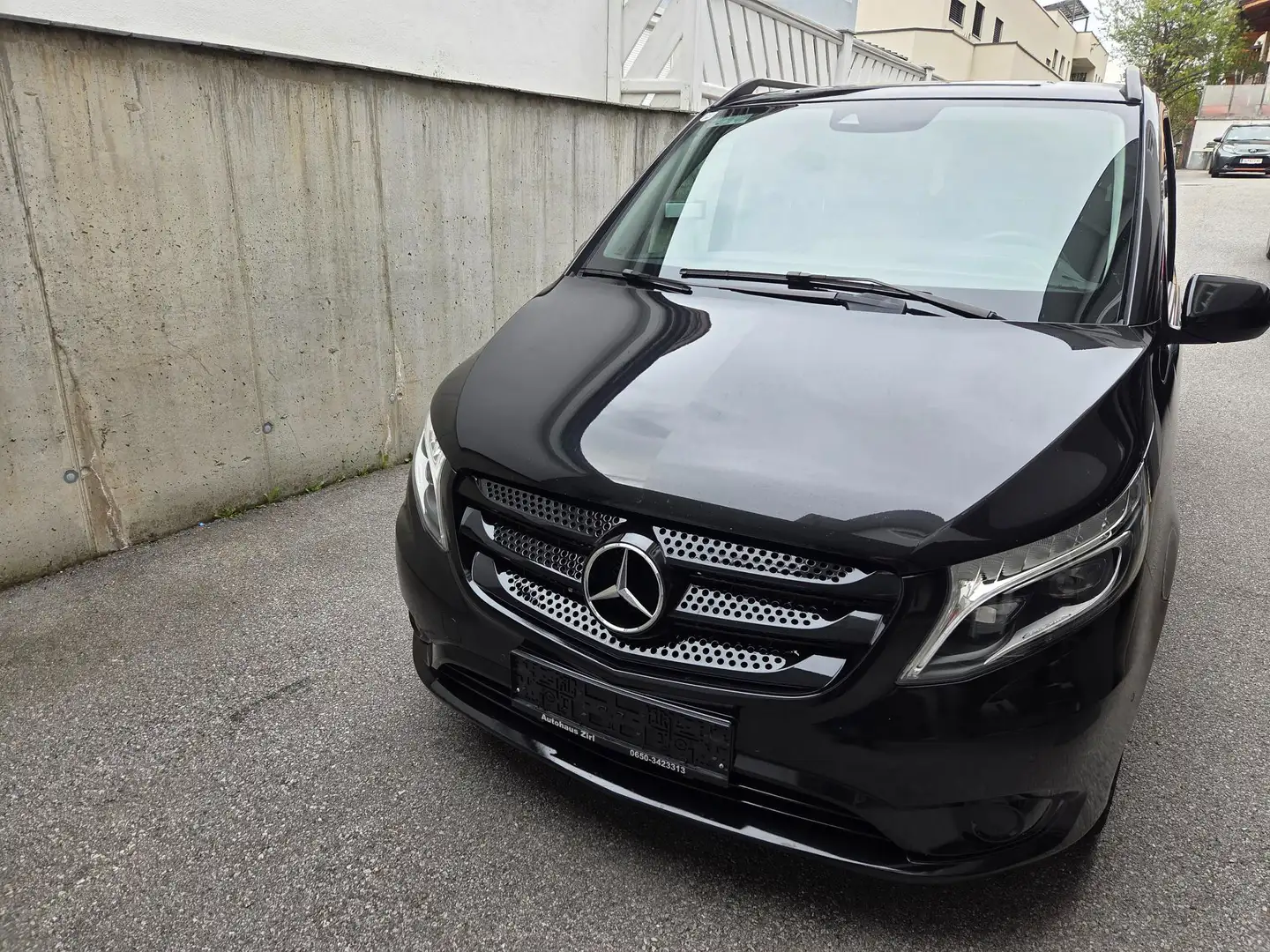 Mercedes-Benz Vito Vito 122 CDI BlueEfficiency Shuttle lang Aut. Shuttle Schwarz - 2