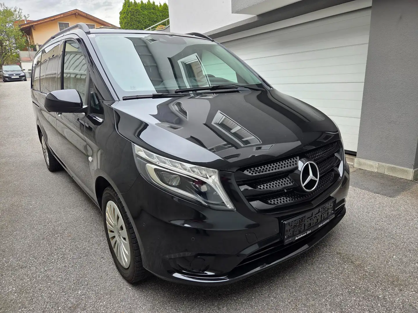Mercedes-Benz Vito Vito 122 CDI BlueEfficiency Shuttle lang Aut. Shuttle Schwarz - 1