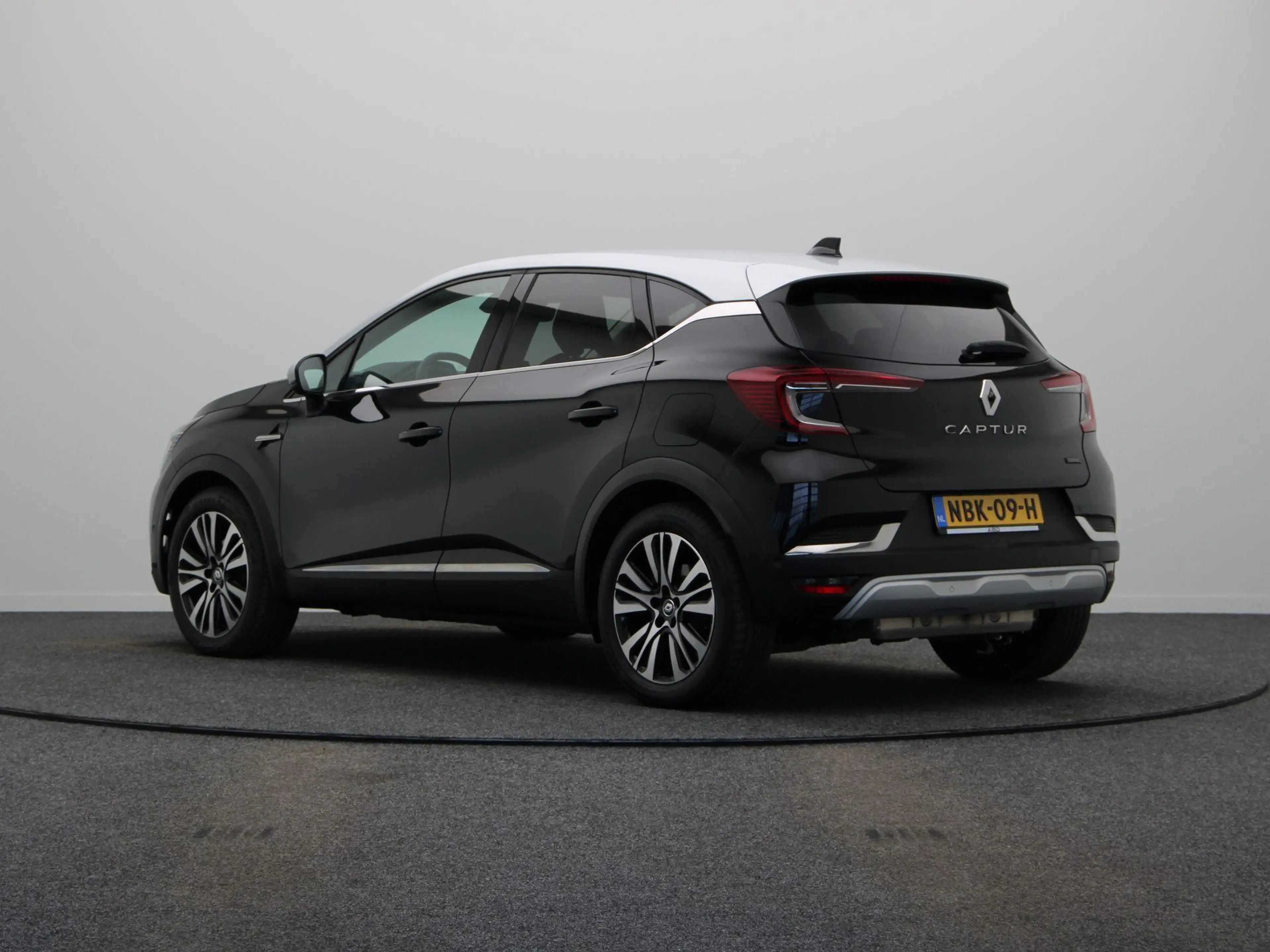 Renault Captur E-Tech plug-in hybrid 160pk iconic | 98% SOH | Ron — photo 2