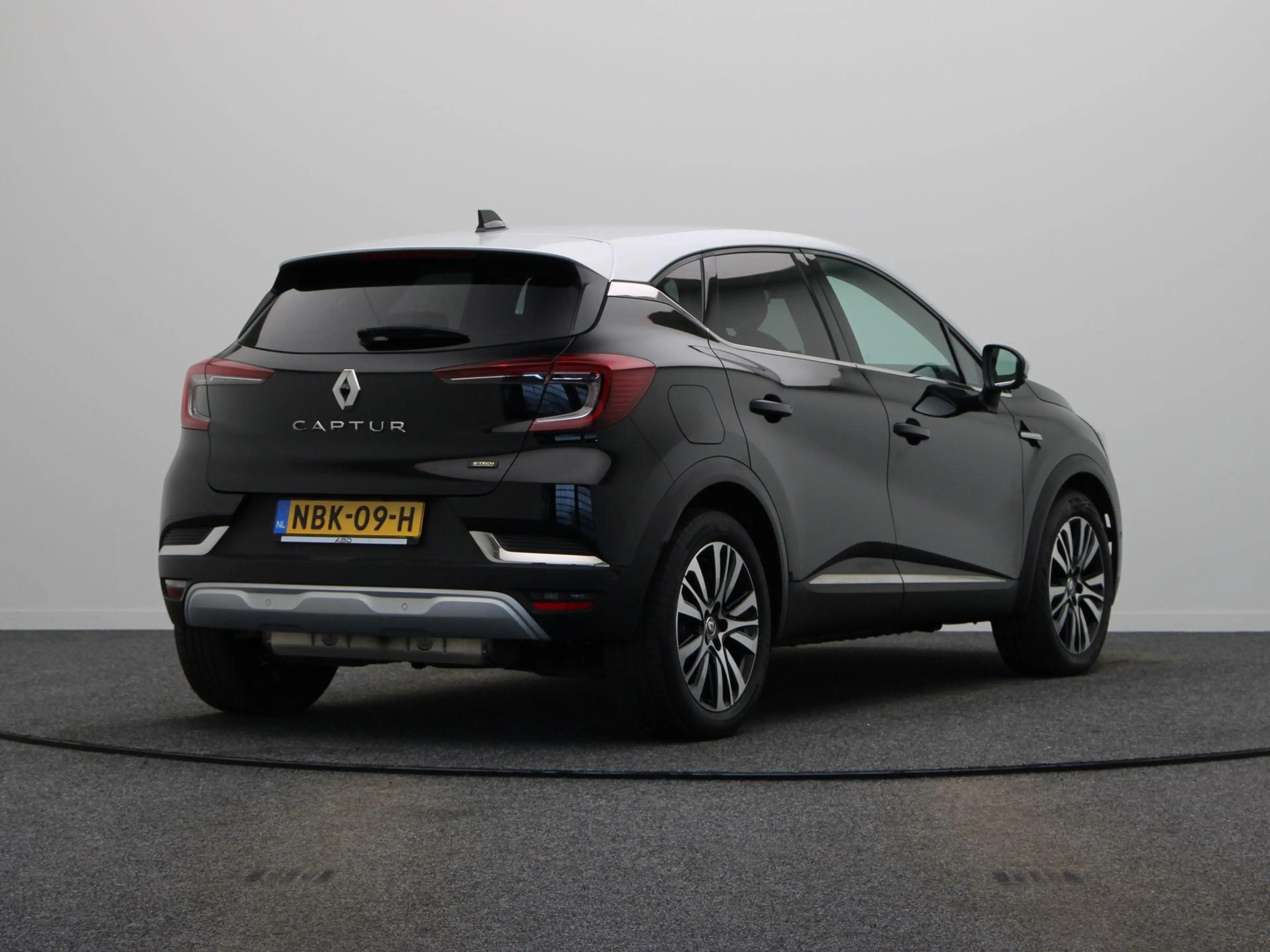 Renault Captur E-Tech plug-in hybrid 160pk iconic | 98% SOH | Ron — photo 12