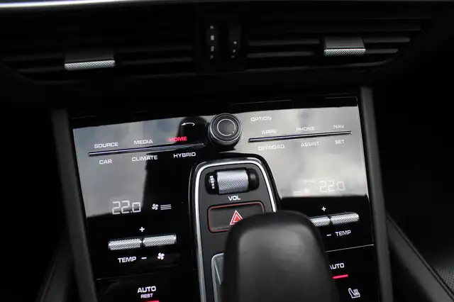 Porsche Cayenne view 29