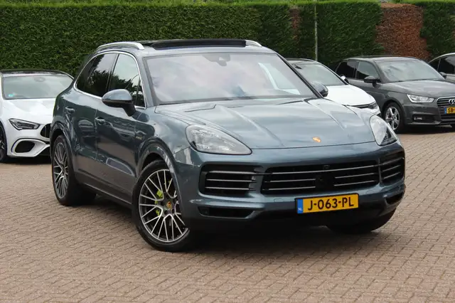 2019 Porsche Cayenne in Blue for sale