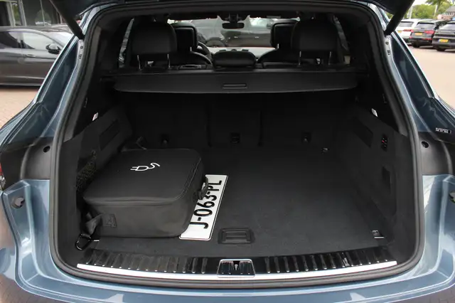 Porsche Cayenne view 16