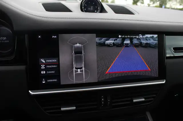 Porsche Cayenne view 22