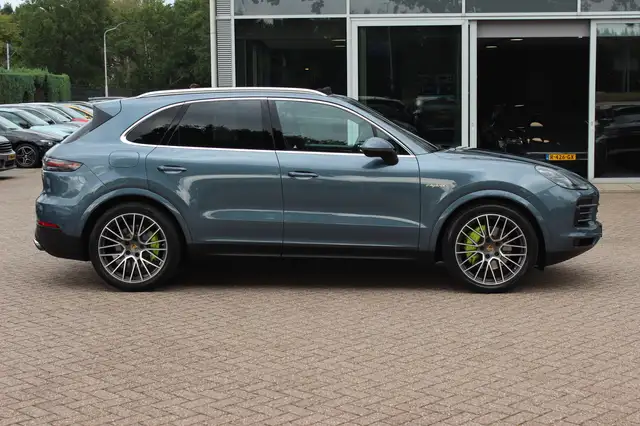 Porsche Cayenne view 5