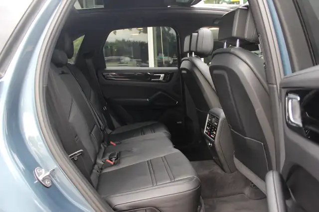 Porsche Cayenne view 12