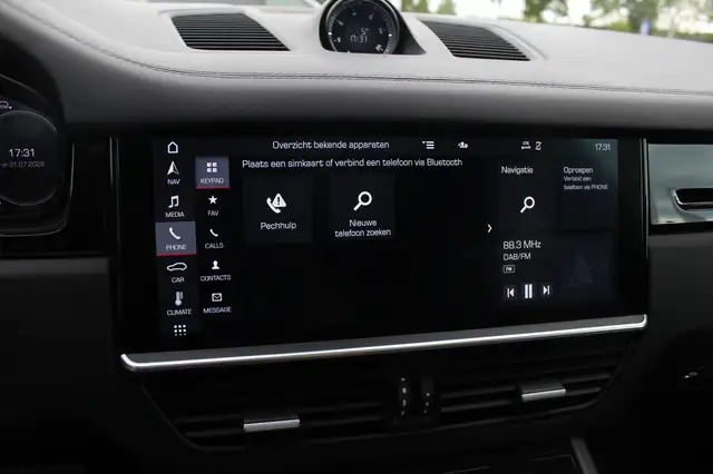 Porsche Cayenne view 25