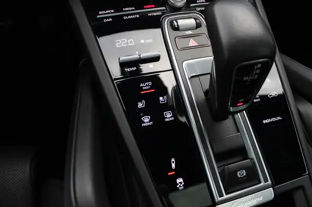 Porsche Cayenne view 30