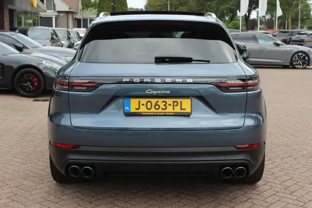 Porsche Cayenne view 15