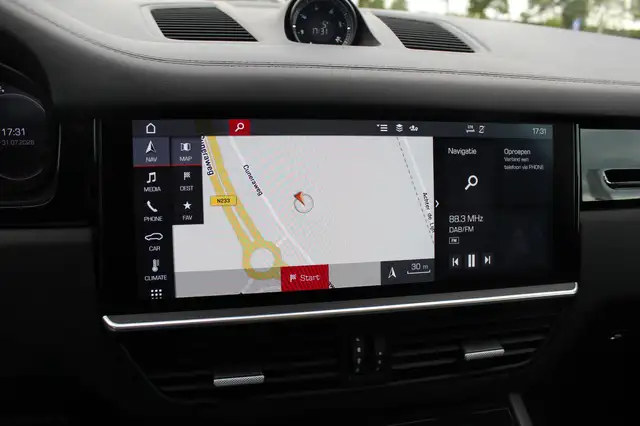 Porsche Cayenne view 23