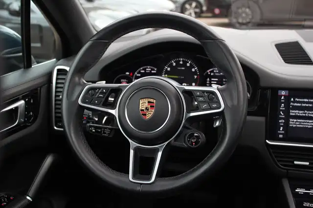 Porsche Cayenne view 18