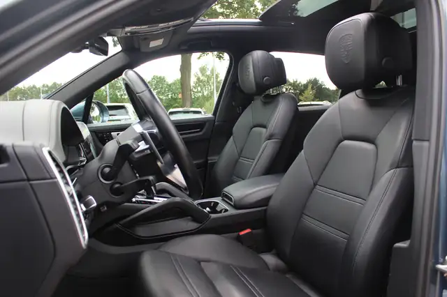 Porsche Cayenne view 4