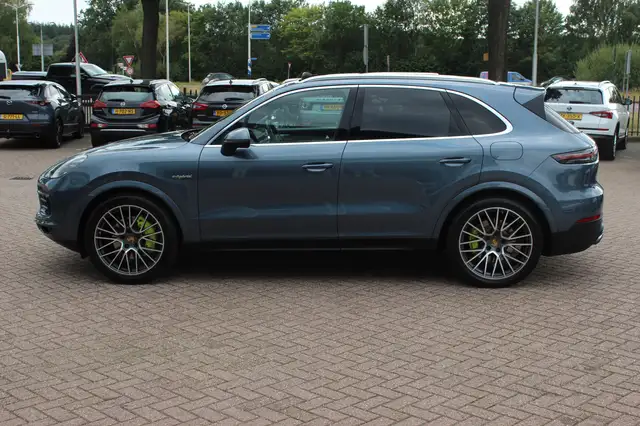 Porsche Cayenne view 7