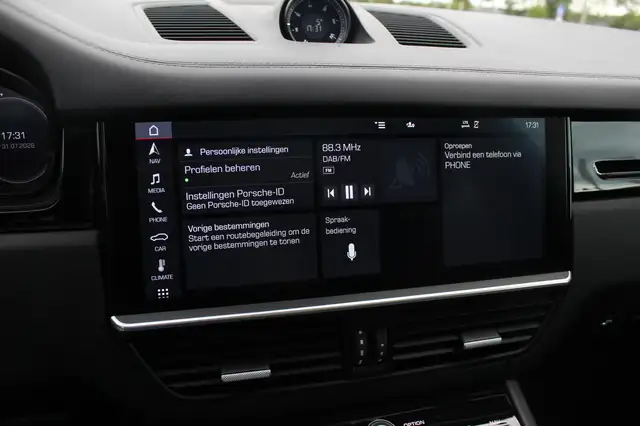 Porsche Cayenne view 21