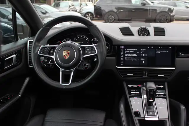 Porsche Cayenne view 9