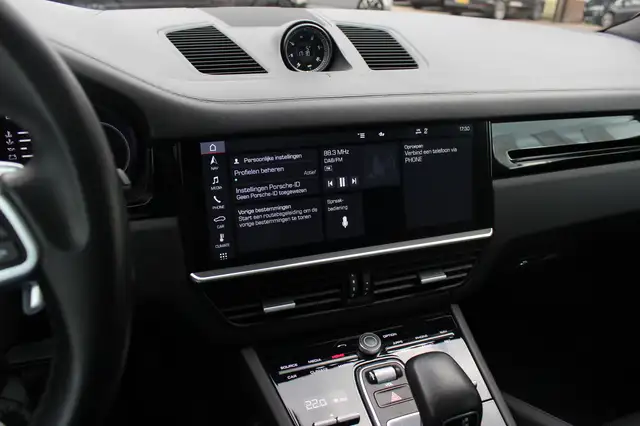 Porsche Cayenne view 20