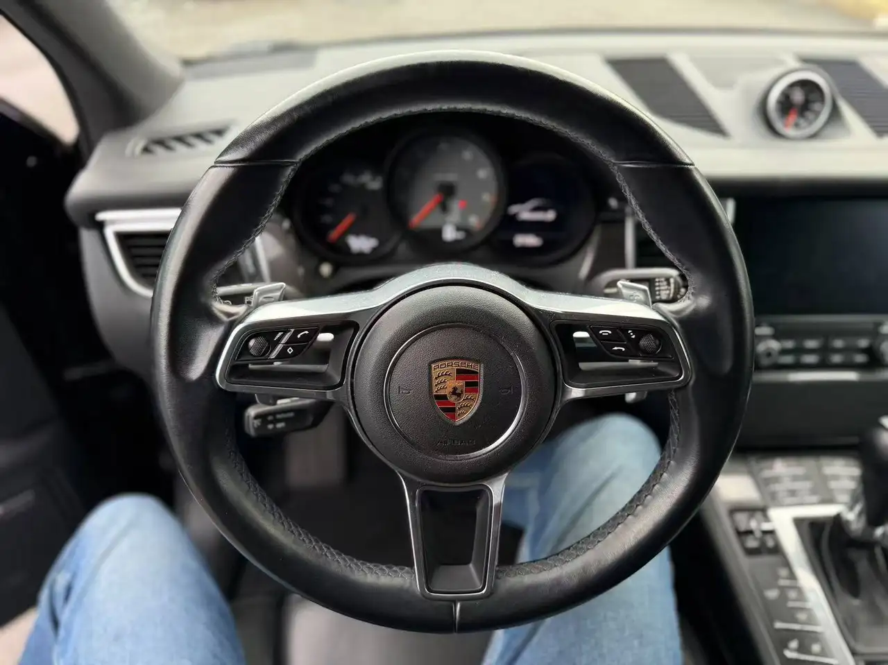 Porsche Macan снимка Porsche Macan