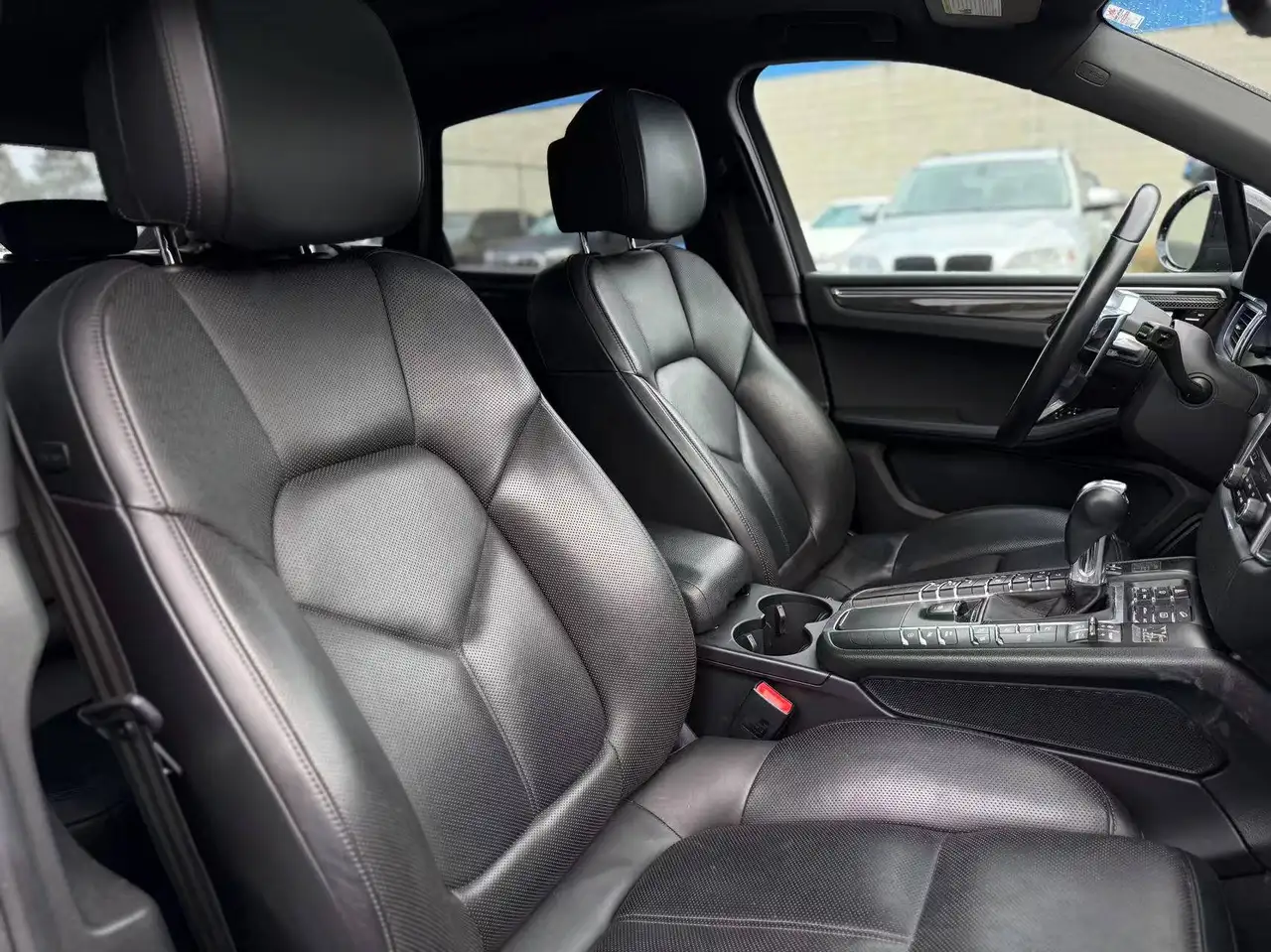 Porsche Macan снимка Porsche Macan