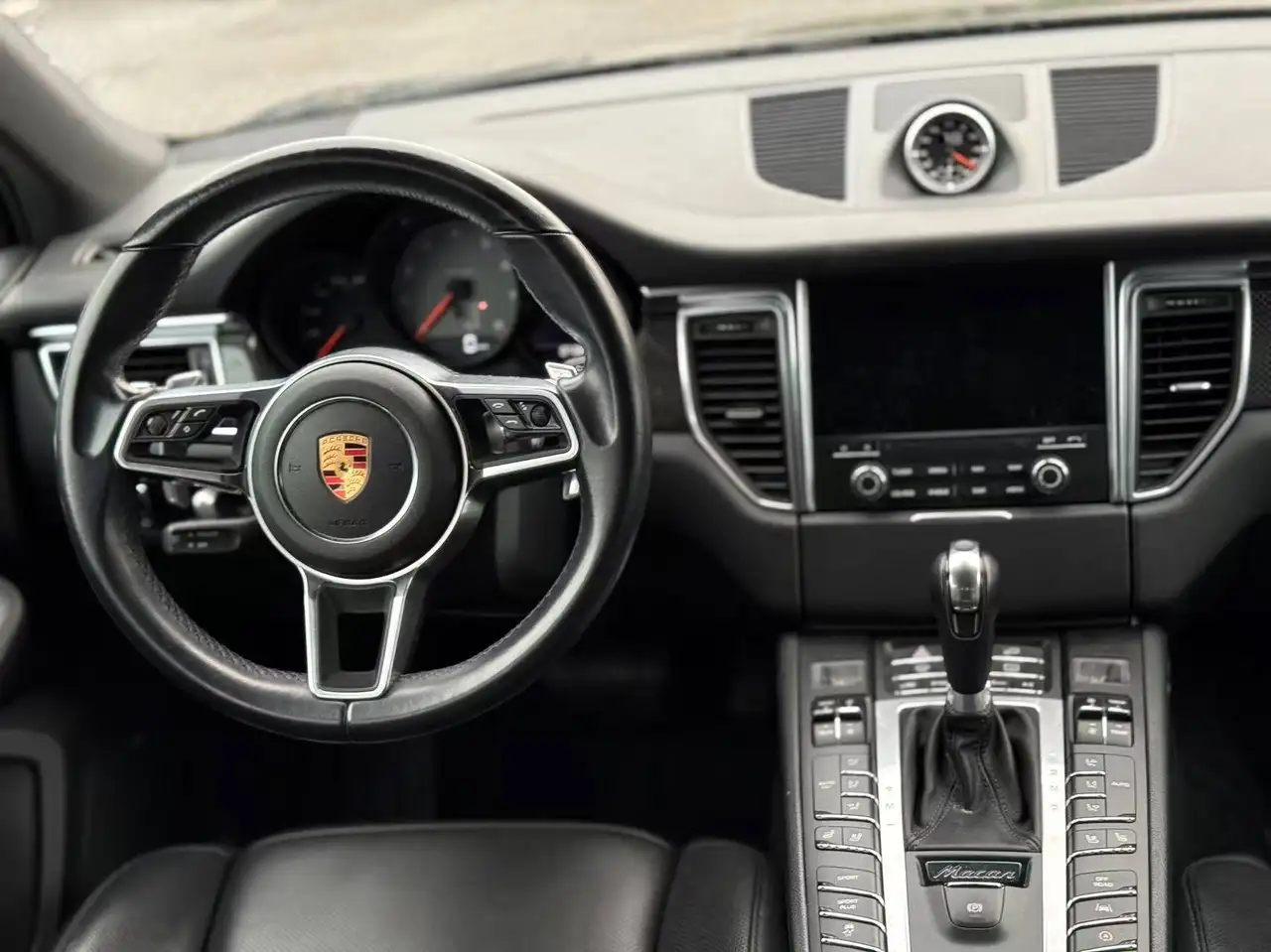 Porsche Macan снимка Porsche Macan