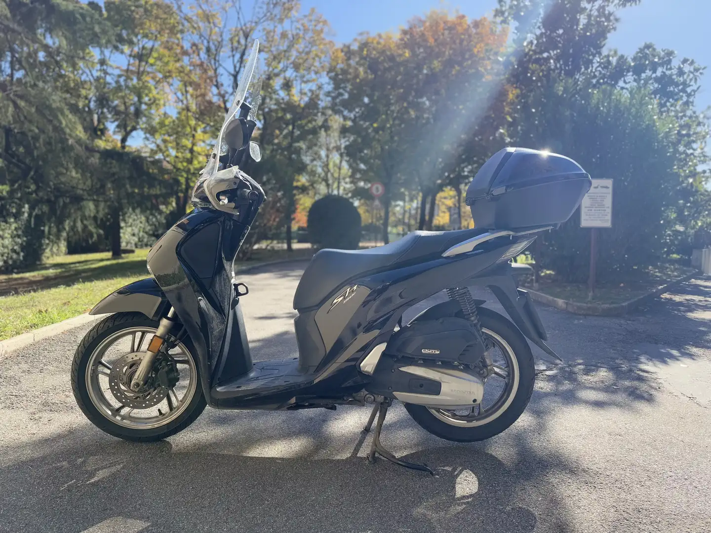 Honda SH 150i Black - 1