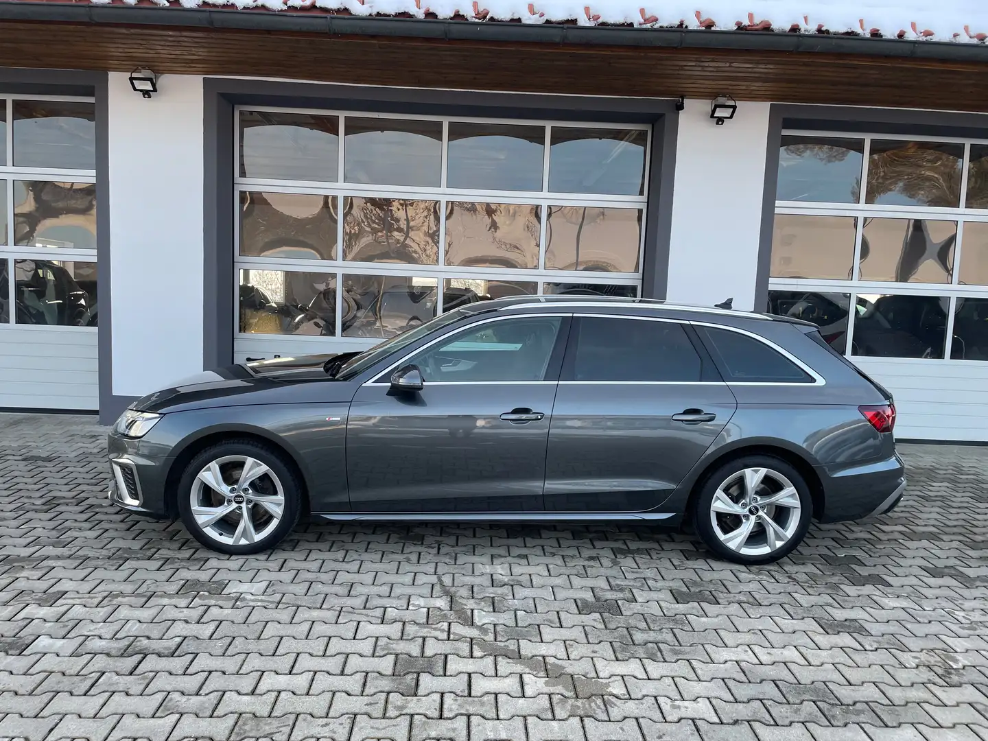Audi A4 Avant 35 TDI S-tronic S-line *LED*AHV*RFK*ACC*NAVI Grau - 2
