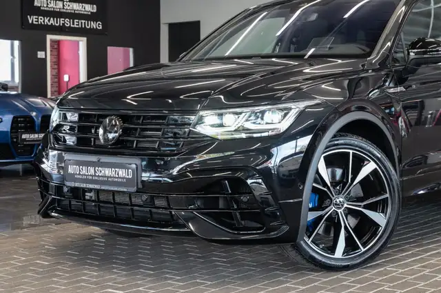 Volkswagen Tiguan view 3