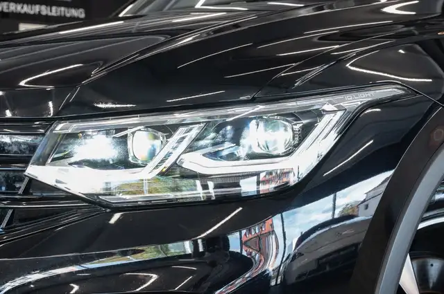 Volkswagen Tiguan view 4