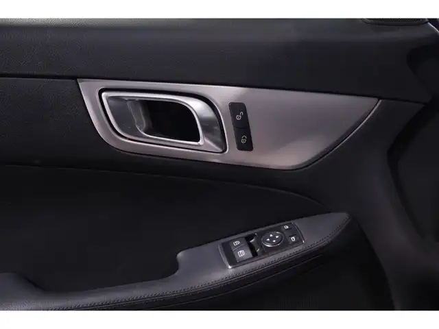 Mercedes-Benz SLK view 14
