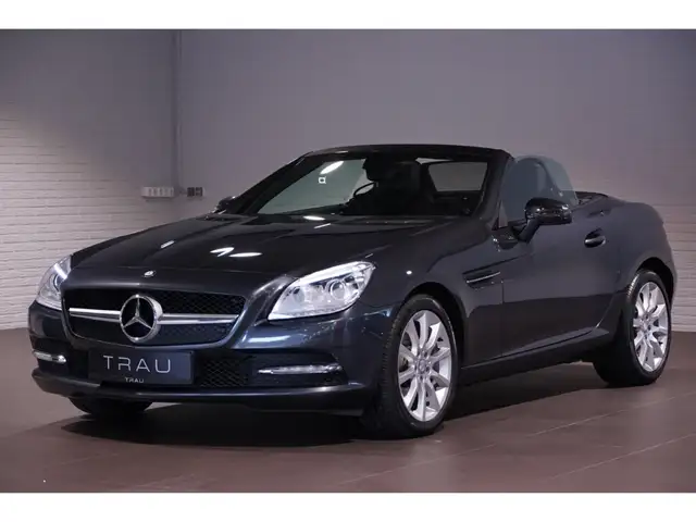 Mercedes-Benz SLK view 3