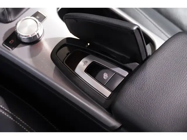 Mercedes-Benz SLK view 21