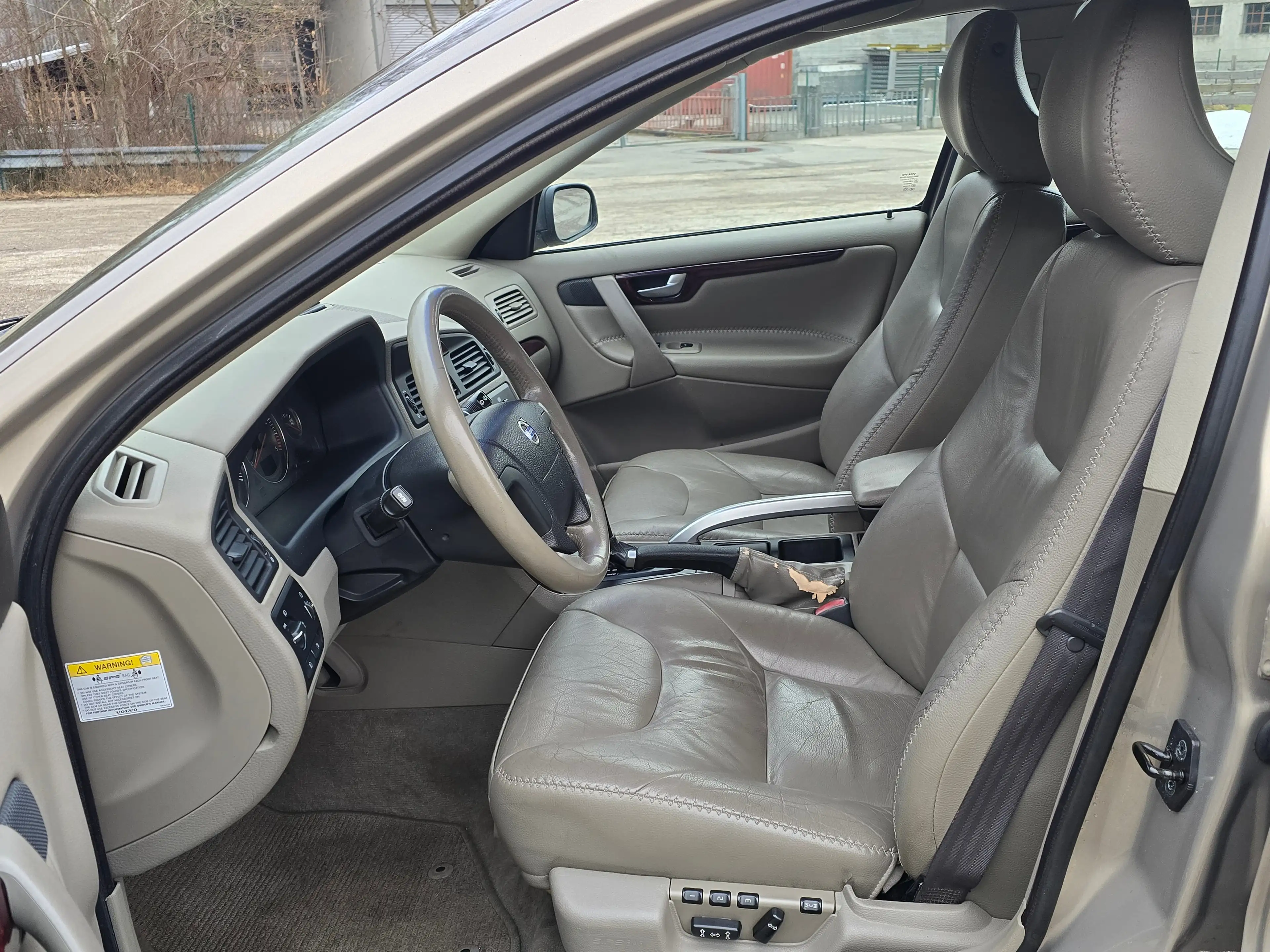 Volvo XC70 AWD* Automatik* Leder* Sitzheizung* Neues Pickerl* — photo 11