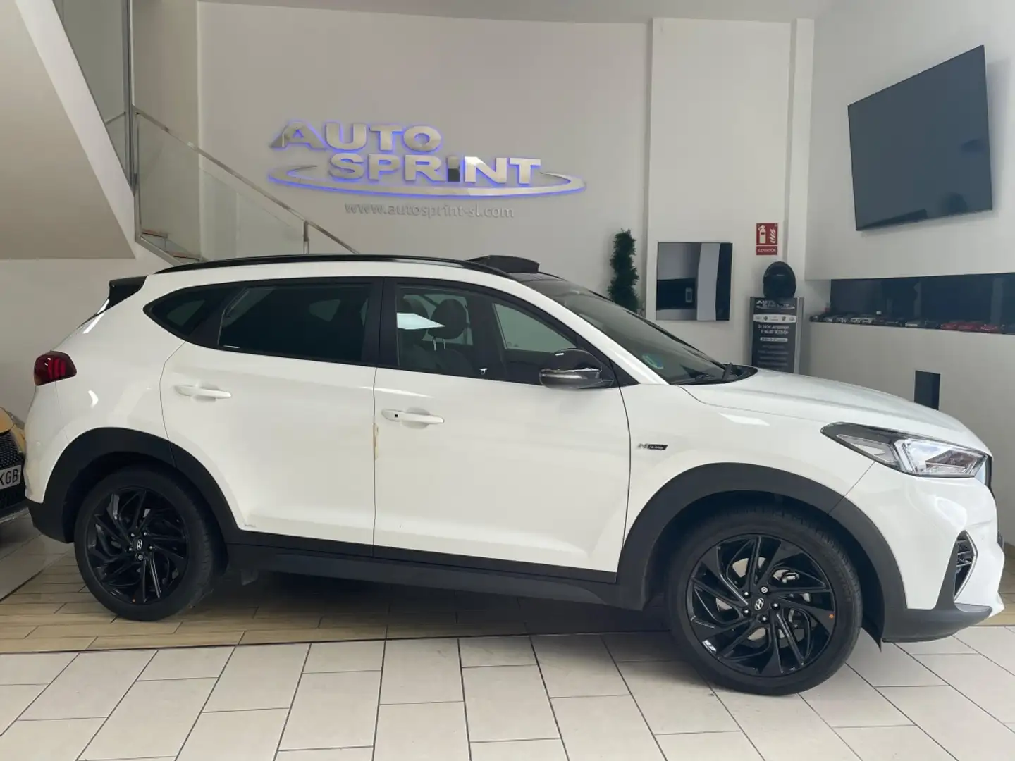 Hyundai TUCSON 1.6CRDI 48V NLine 4x2 DT Weiß - 2