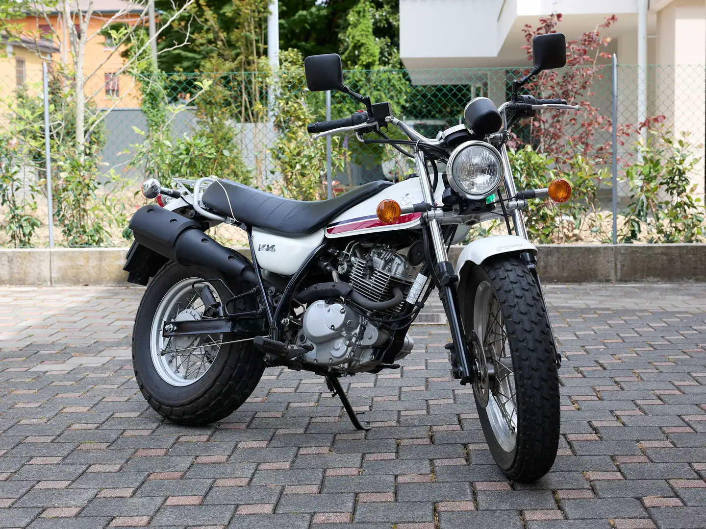 Suzuki VanVan 125 Белый - 1