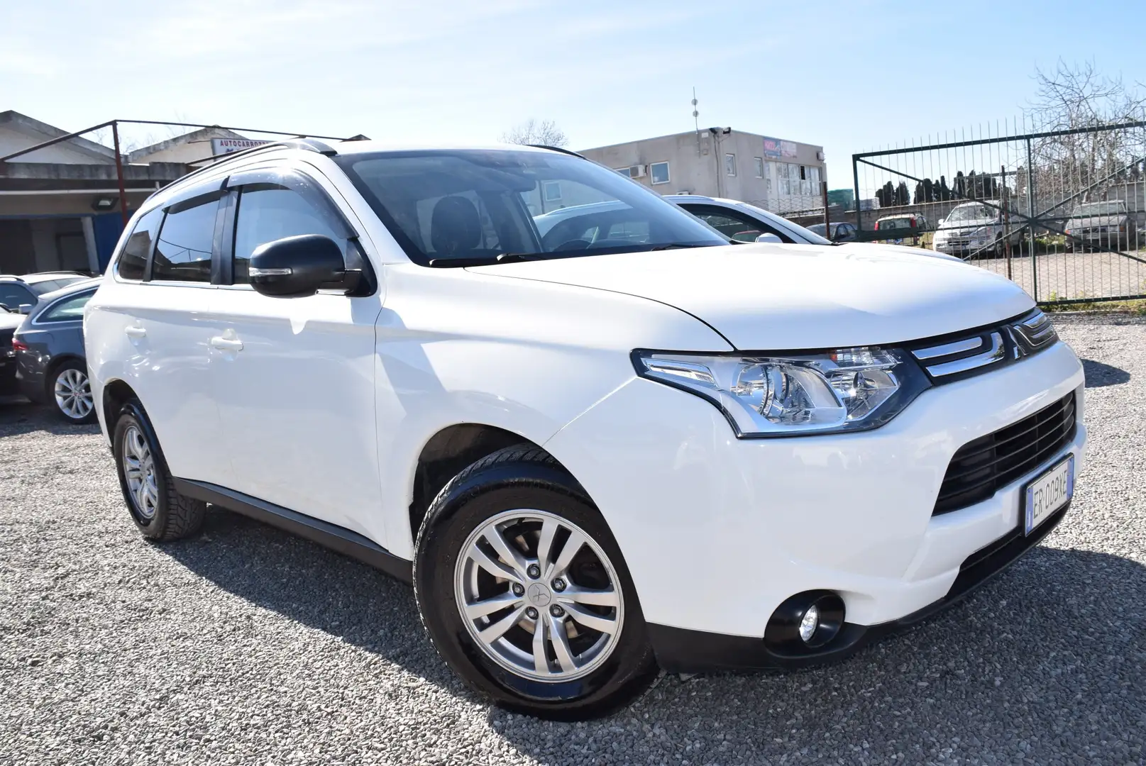 Mitsubishi Outlander 4X4 2.2D 150CV AUTOMATICA BIZONA SENSORI CRUISE Bianco - 1