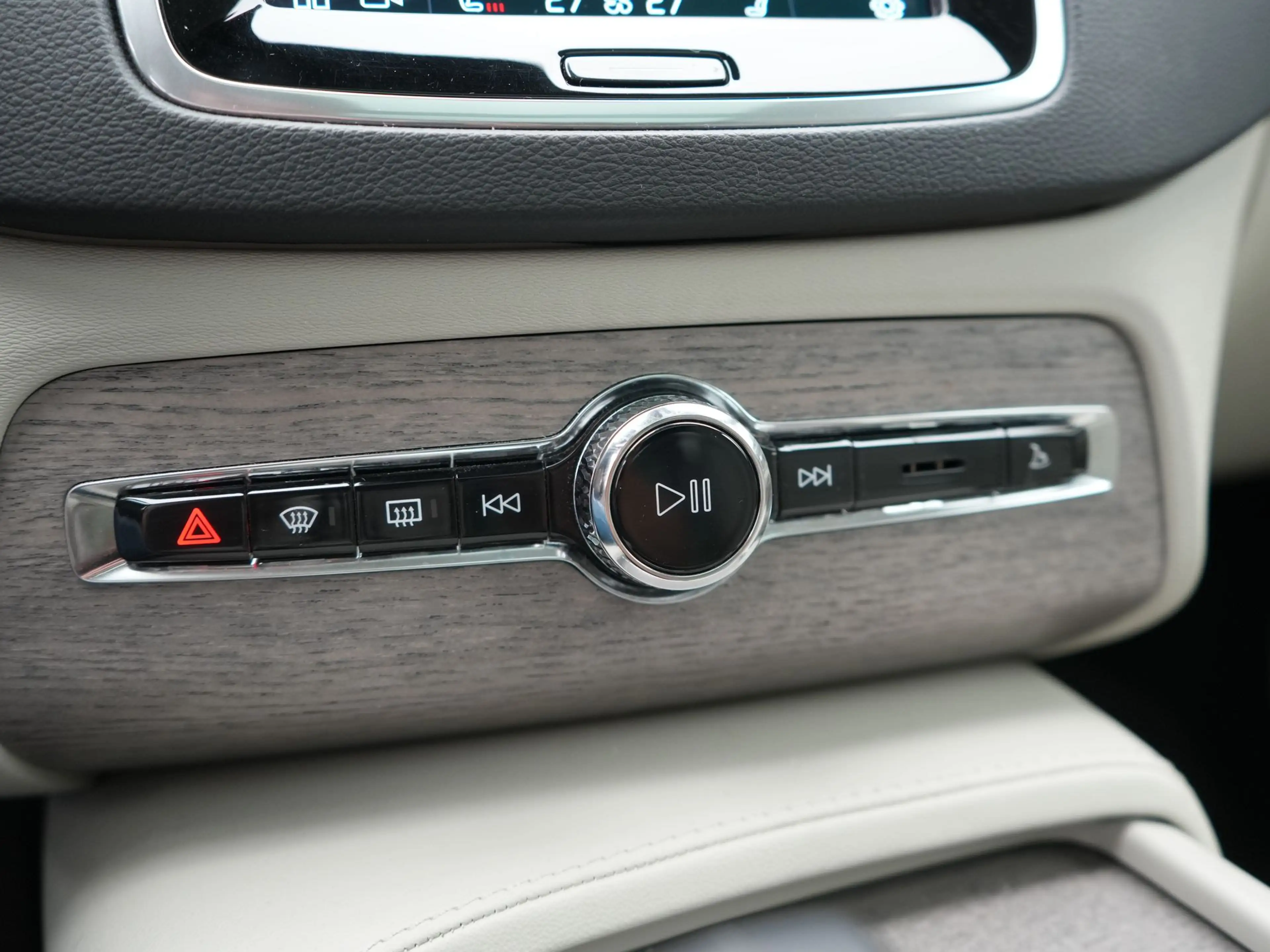 Volvo XC90 Recharge AWD Plus Dark Long Range 7 Persoons PHEV — photo 44