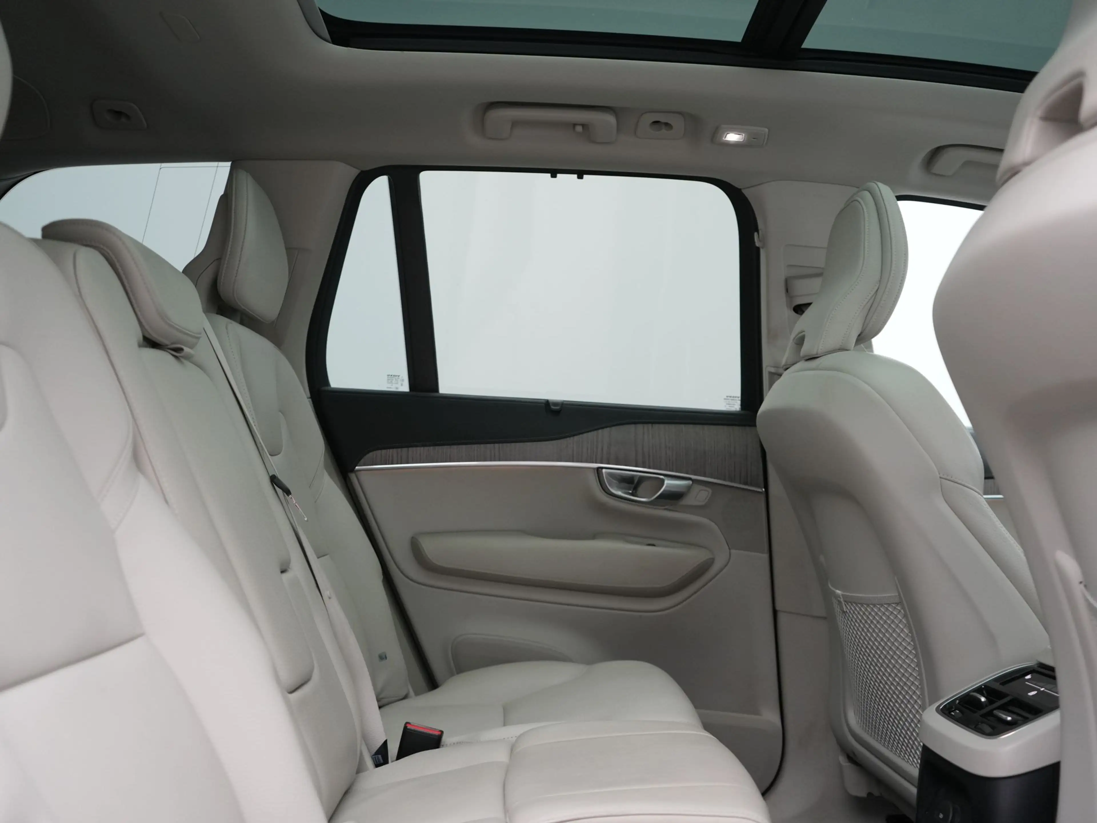 Volvo XC90 Recharge AWD Plus Dark Long Range 7 Persoons PHEV — photo 6