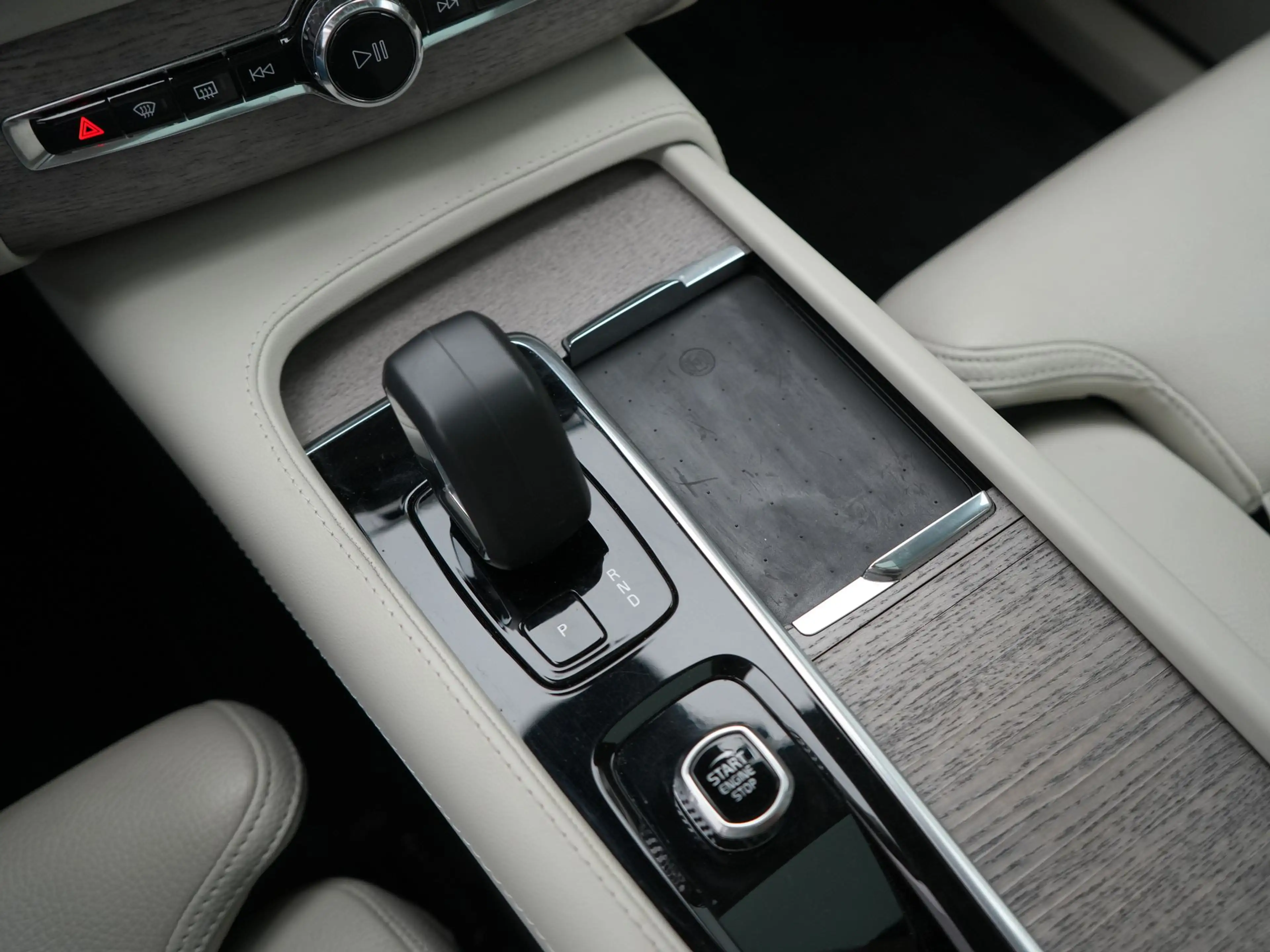 Volvo XC90 Recharge AWD Plus Dark Long Range 7 Persoons PHEV — photo 36