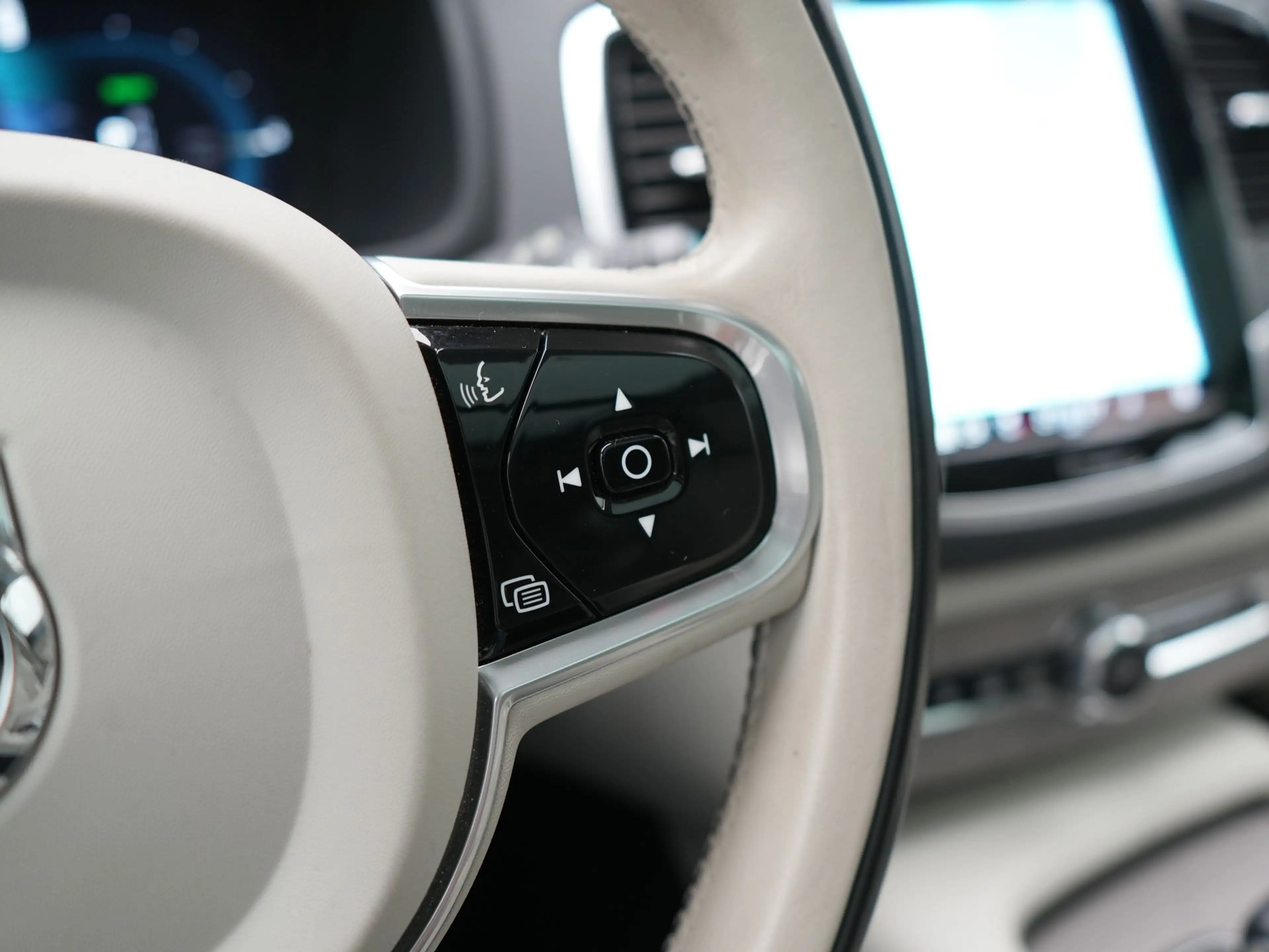 Volvo XC90 Recharge AWD Plus Dark Long Range 7 Persoons PHEV — photo 32