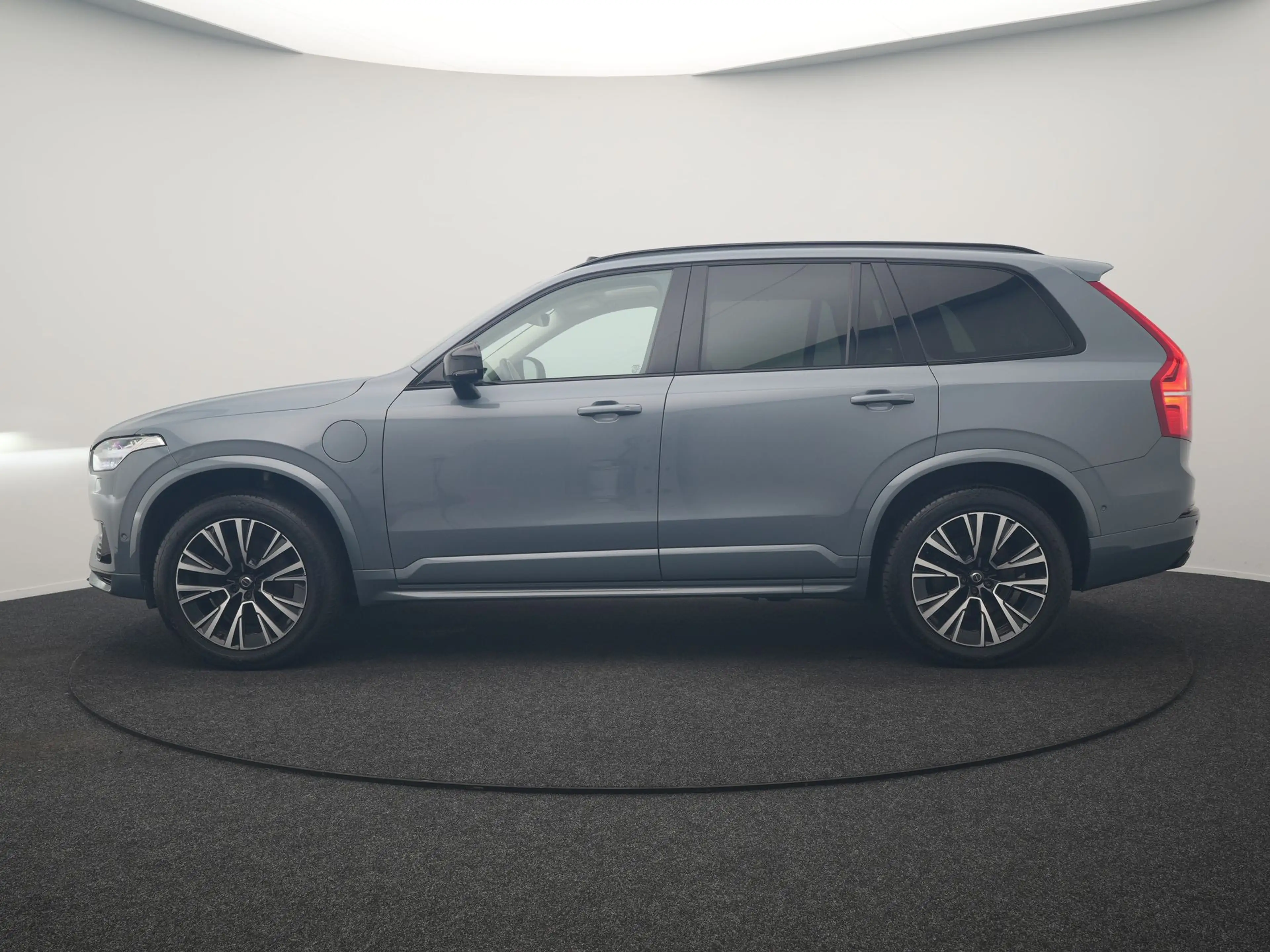 Volvo XC90 Recharge AWD Plus Dark Long Range 7 Persoons PHEV — photo 2