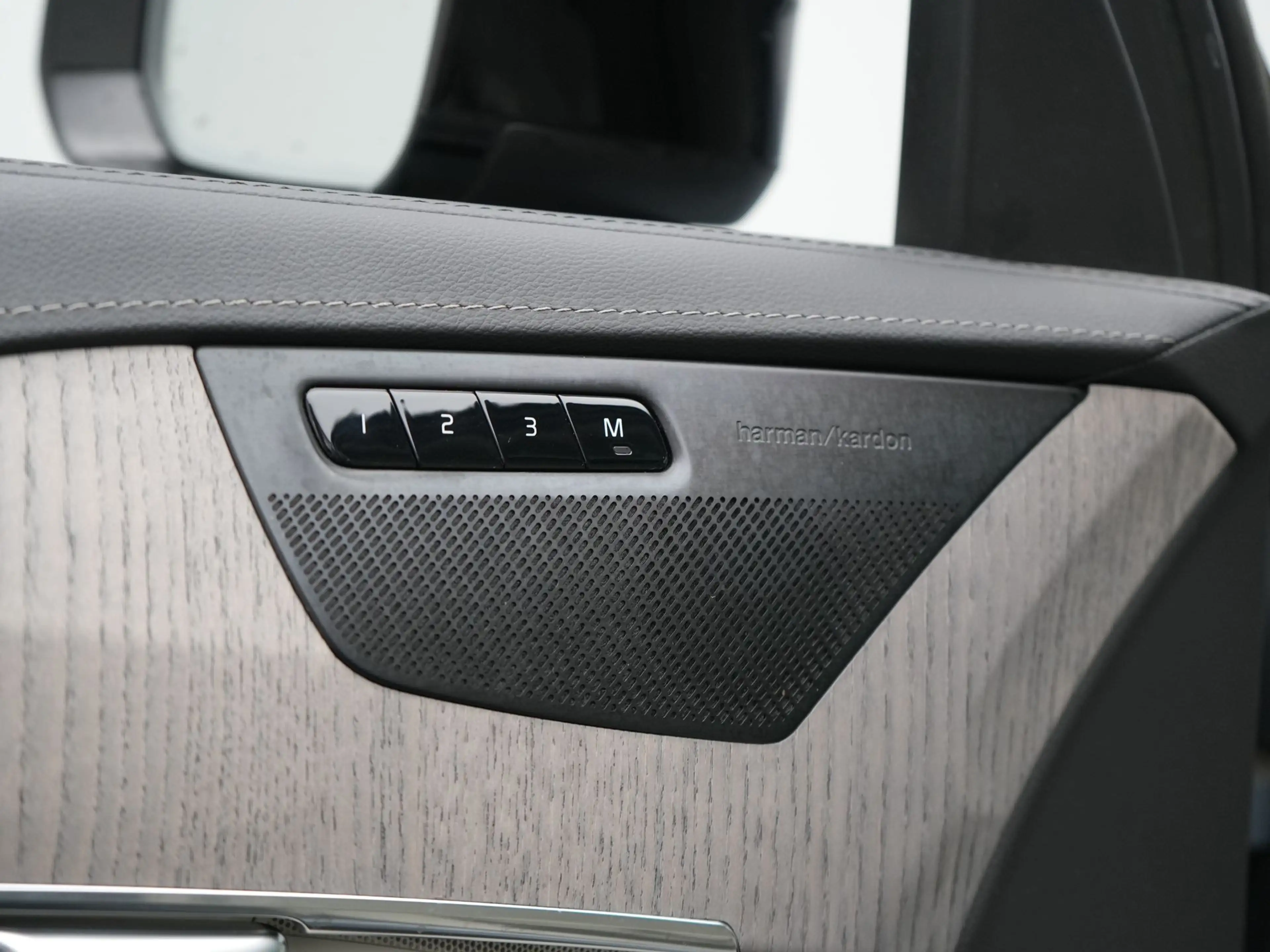 Volvo XC90 Recharge AWD Plus Dark Long Range 7 Persoons PHEV — photo 11