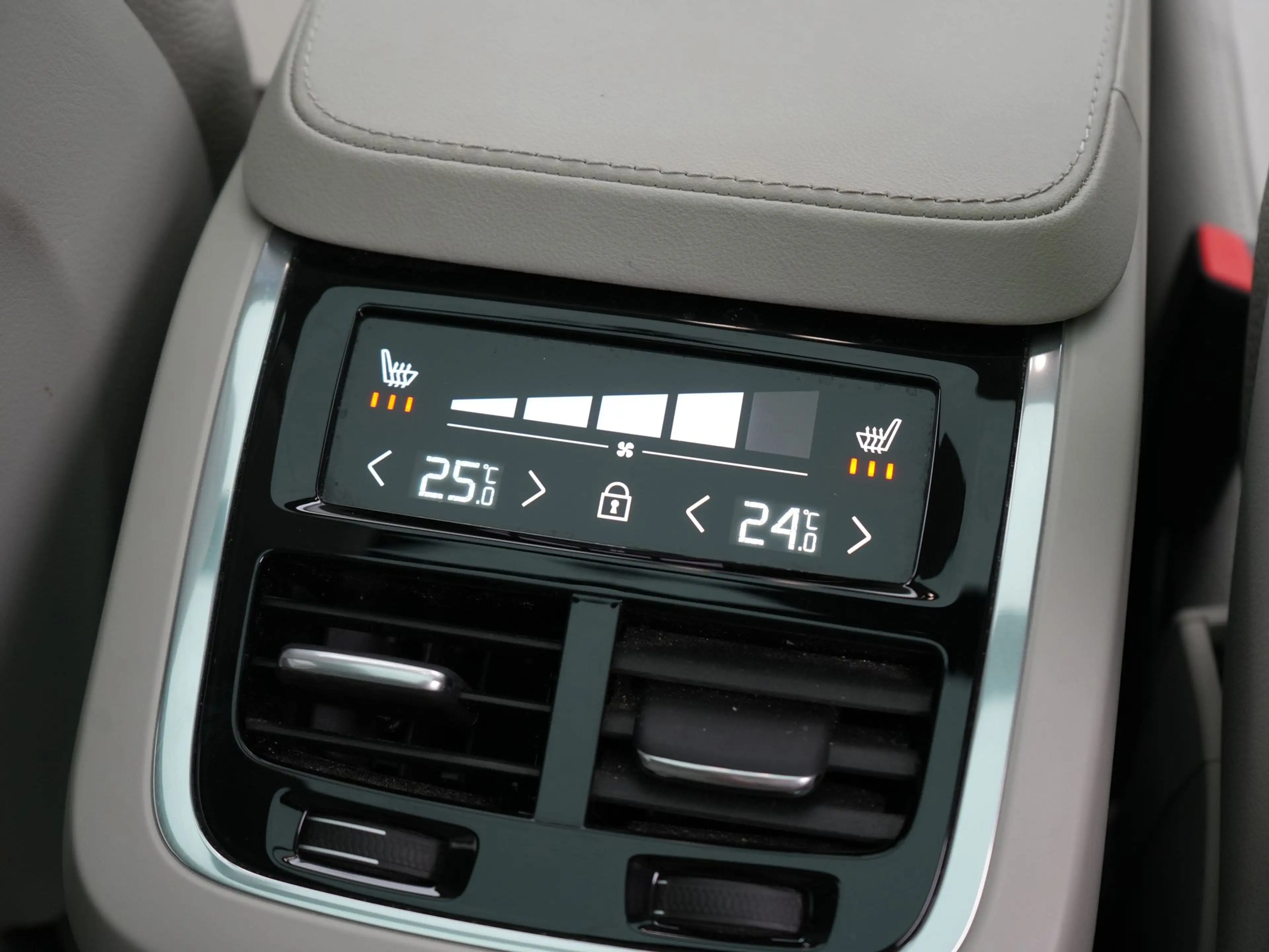 Volvo XC90 Recharge AWD Plus Dark Long Range 7 Persoons PHEV — photo 24