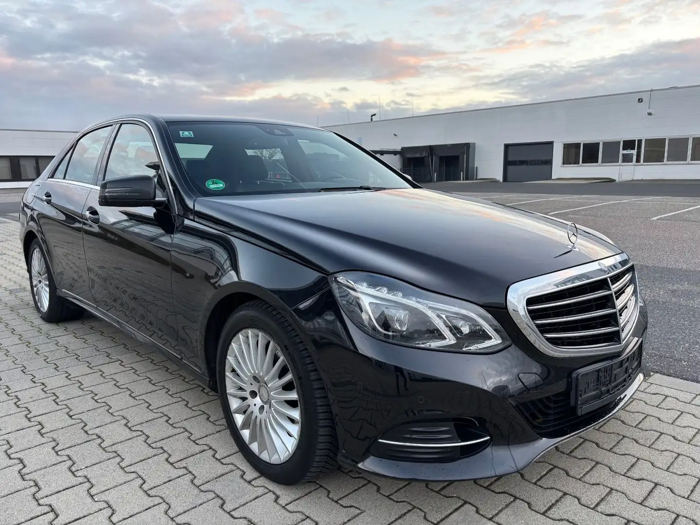 Mercedes-Benz E 400 Limousine 4Matic Noir - 2