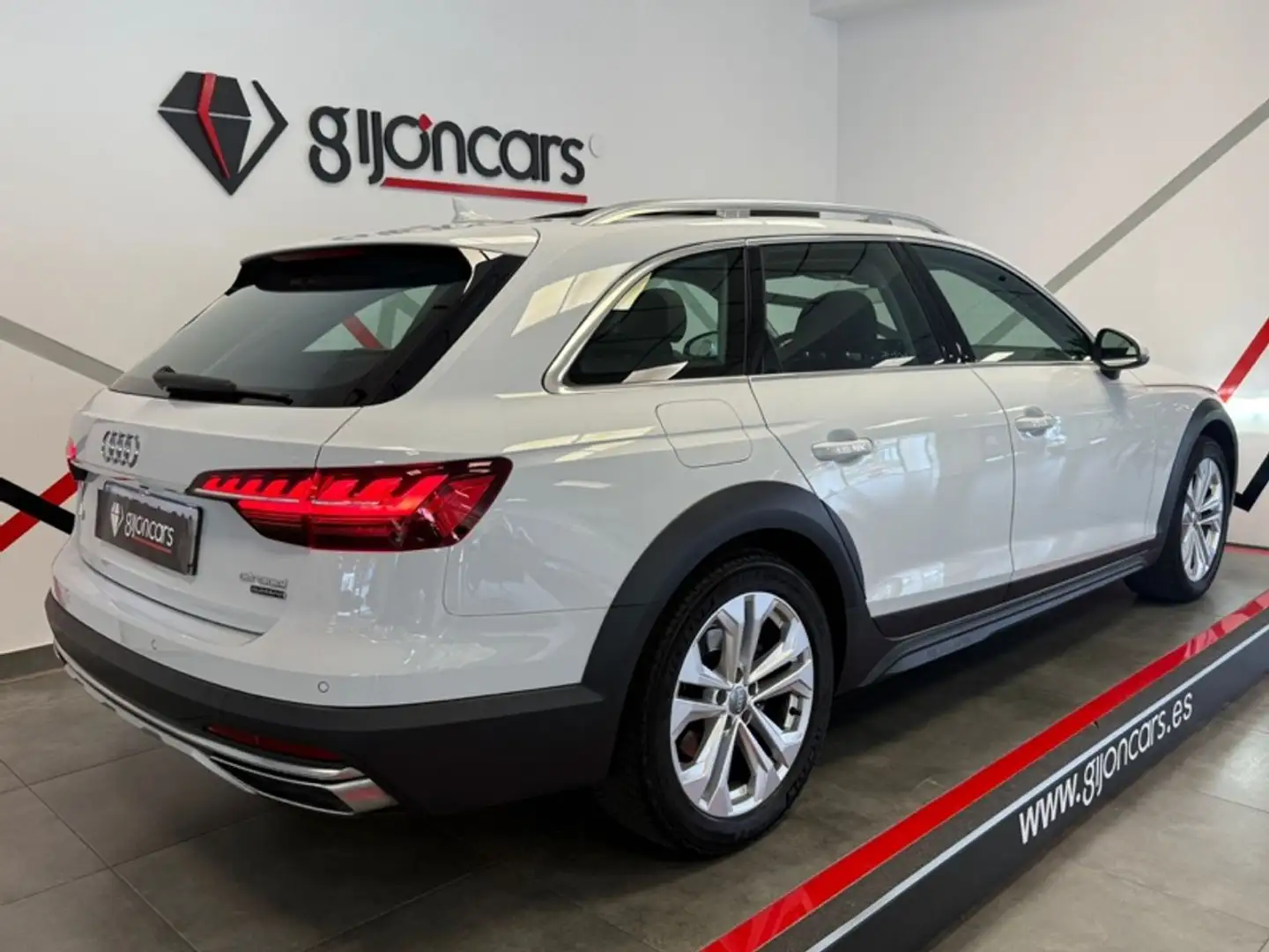 Audi A4 Avant 40 TDI S line quattro S tronic 140kW Wit - 2