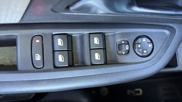 Citroen C4 view 13