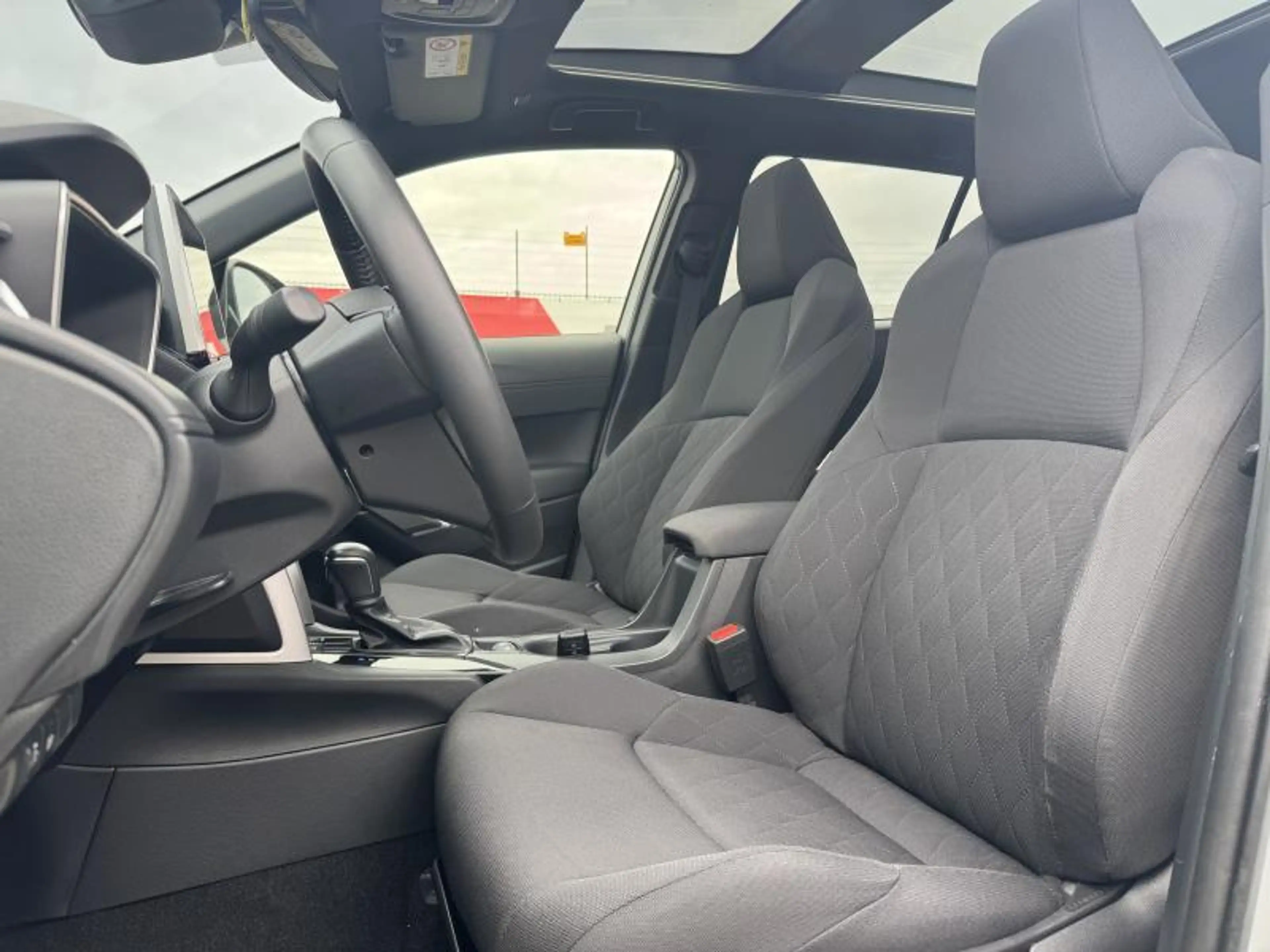 Toyota Corolla Cross STYLE — photo 11