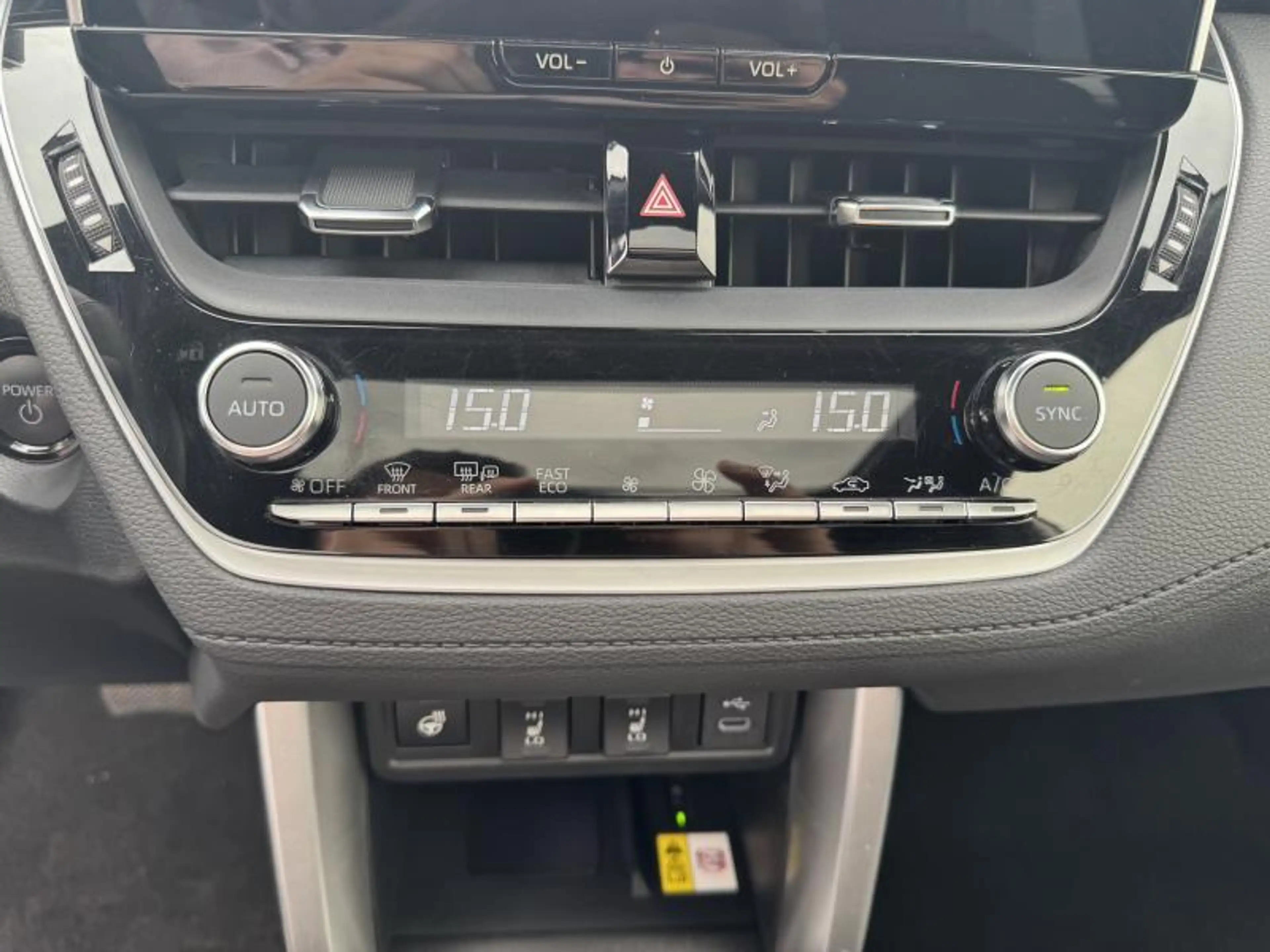 Toyota Corolla Cross STYLE — photo 8