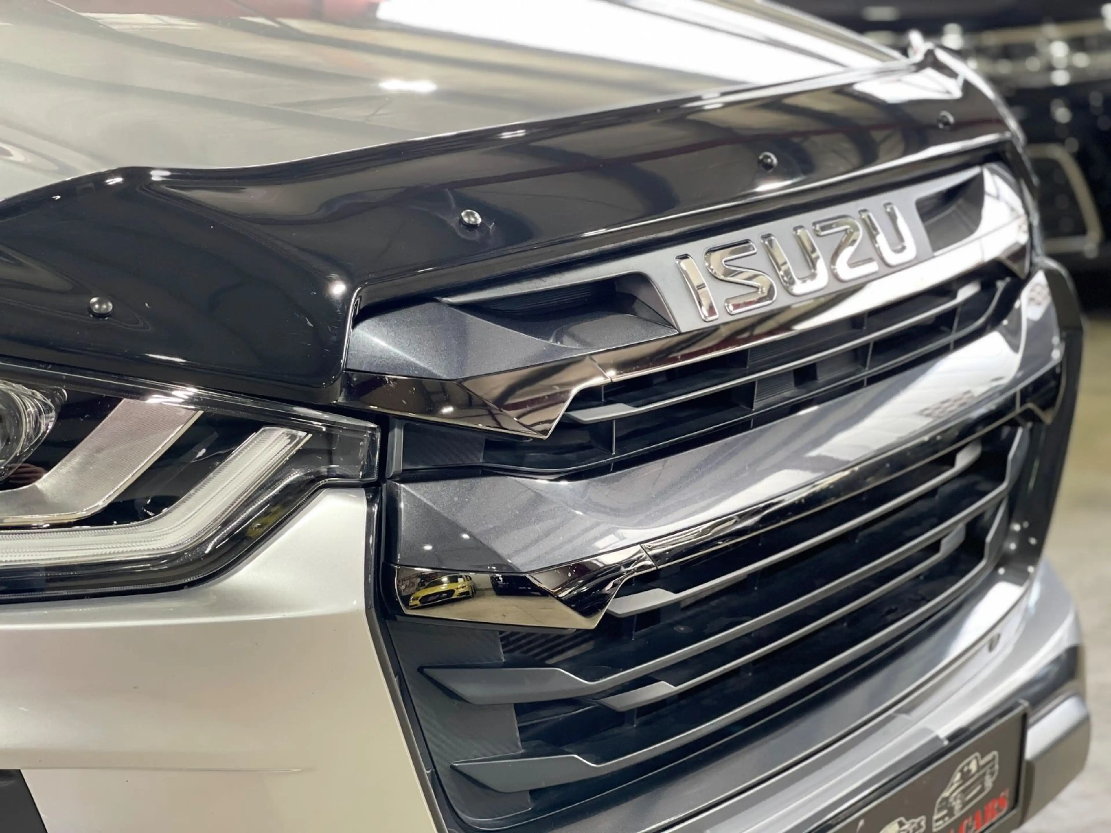 Isuzu D-Max DOUBLE+ 4WD+V-CROSS+ABDECKUNG+AHK+BÜGEL+GARANTIE — photo 5